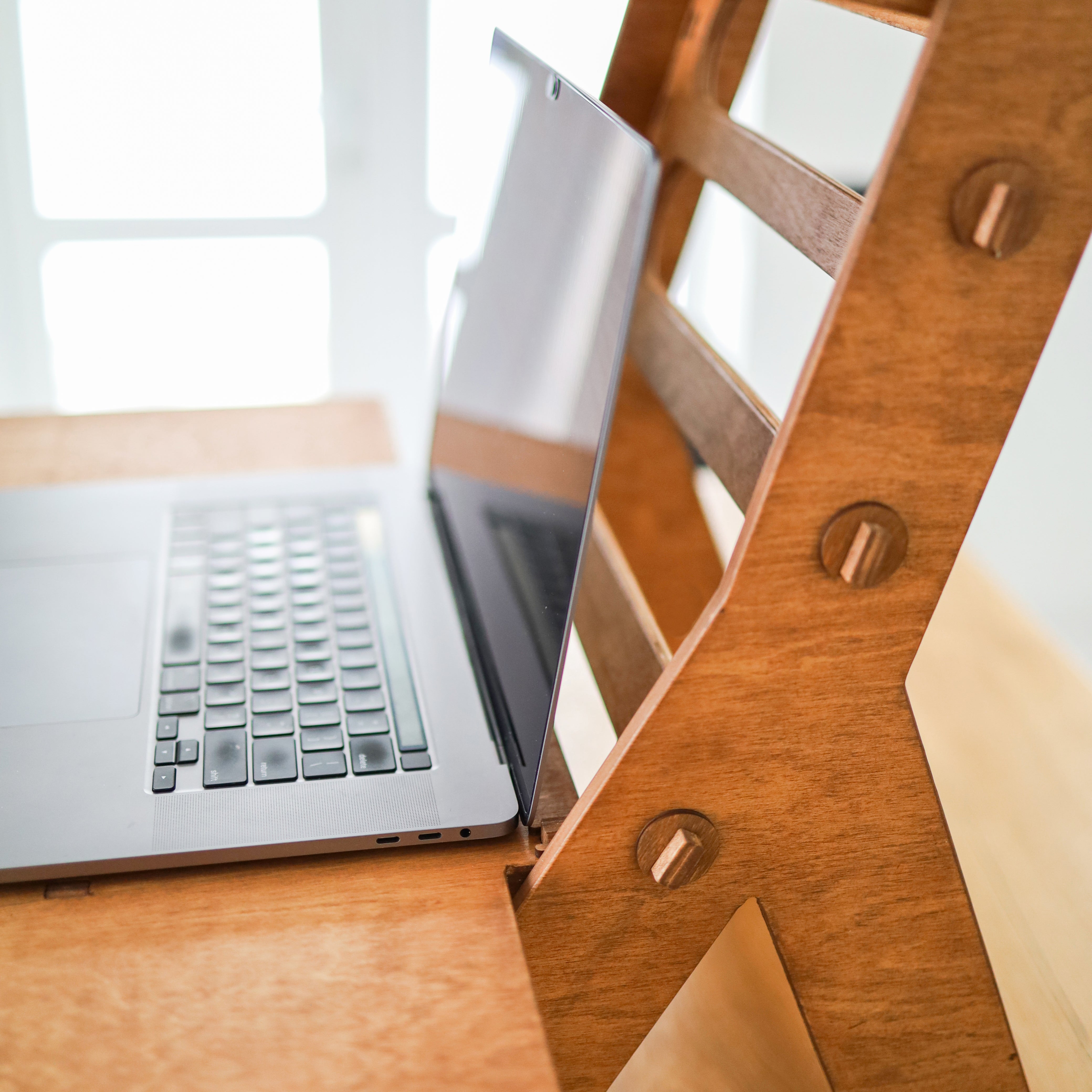 Ladder pattern standing desk by LifeHelperCo