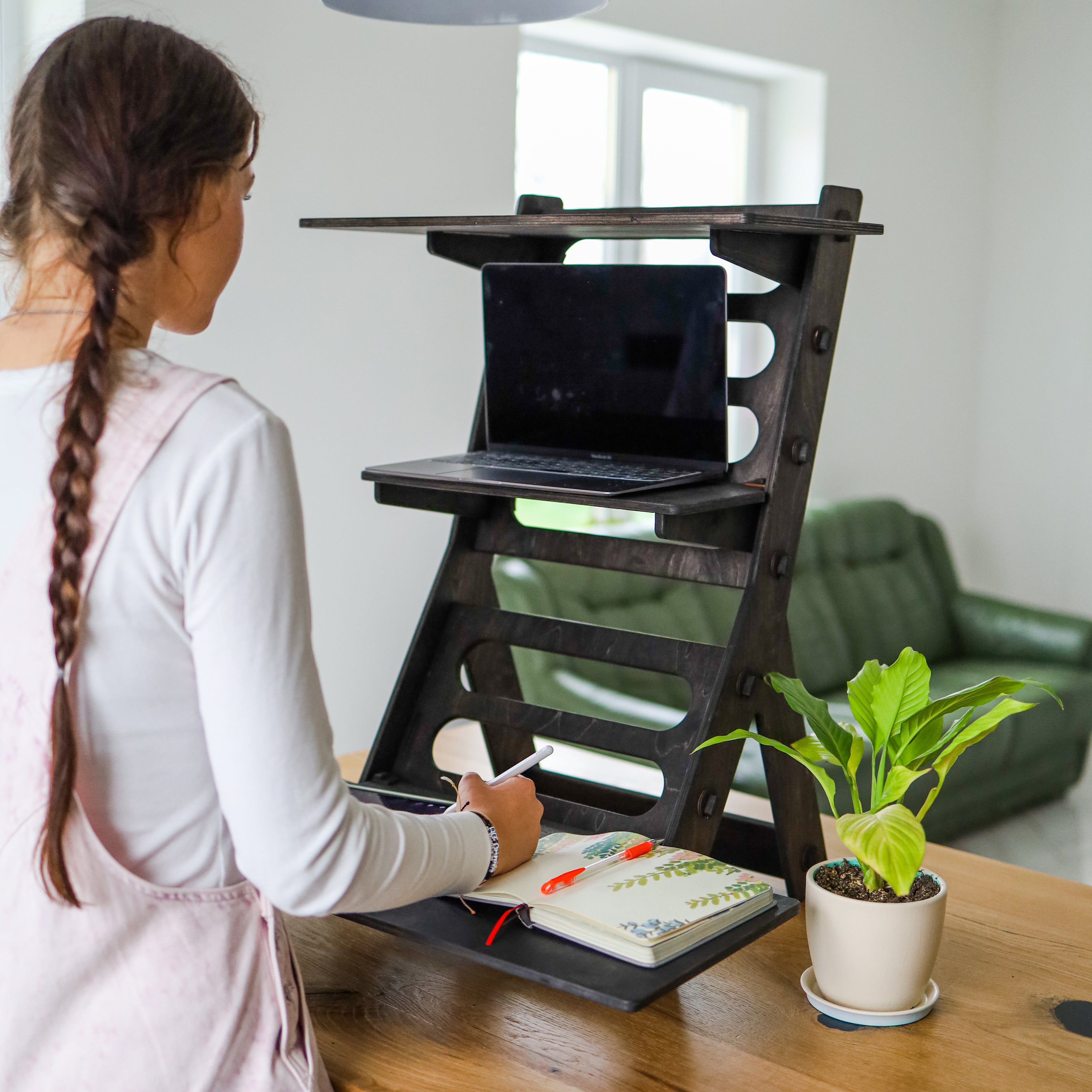 Ladder pattern standing desk by LifeHelperCo